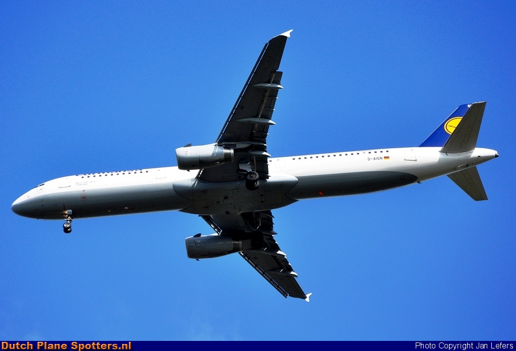 D-AISN Airbus A321 Lufthansa by Jan Lefers