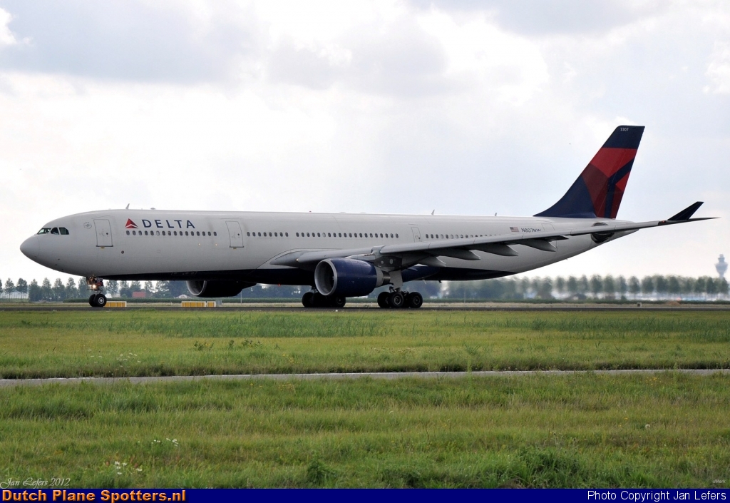 N807NW Airbus A330-300 Delta Airlines by Jan Lefers