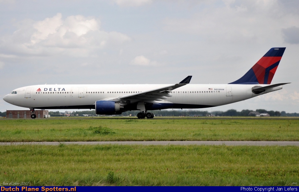 N808NW Airbus A330-300 Delta Airlines by Jan Lefers