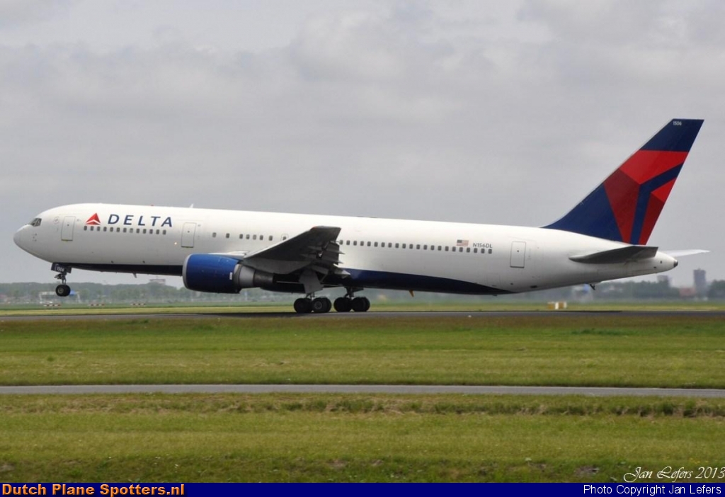 N156DL Boeing 767-300 Delta Airlines by Jan Lefers