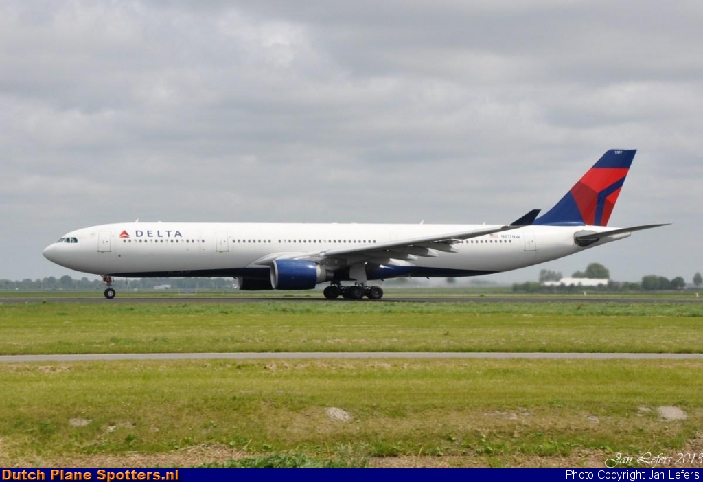 N817NW Airbus A330-300 Delta Airlines by Jan Lefers