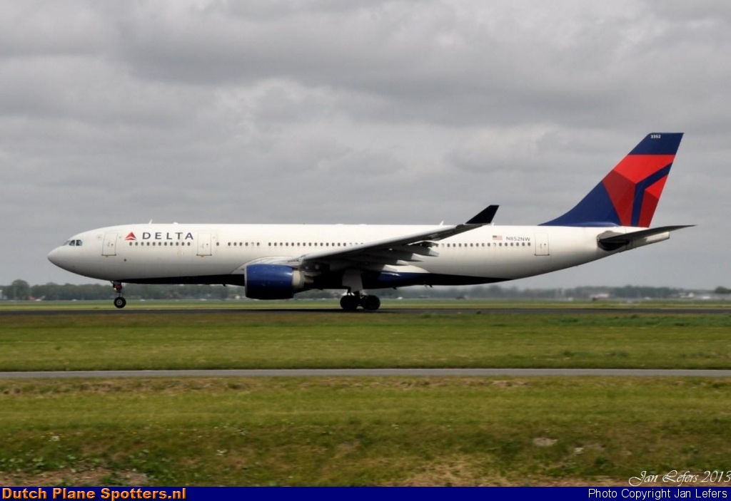 N852NW Airbus A330-200 Delta Airlines by Jan Lefers