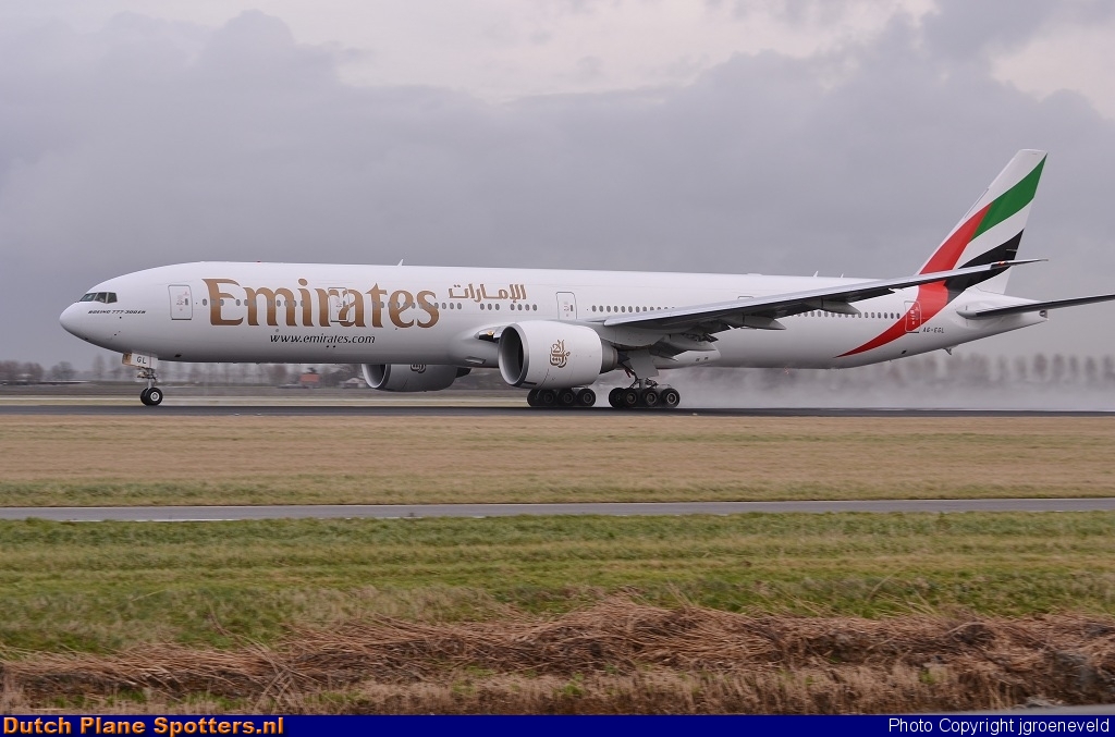A6-EGL Boeing 777-300 Emirates by jgroeneveld