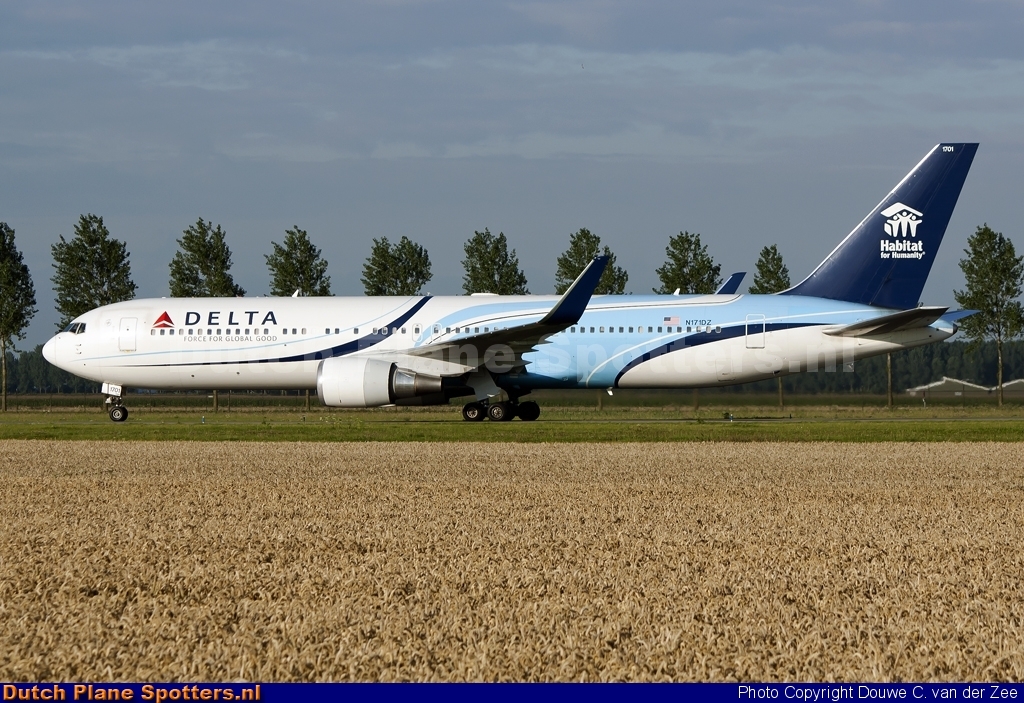 N171DZ Boeing 767-300 Delta Airlines by Douwe C. van der Zee