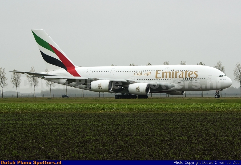 A6-EDQ Airbus A380-800 Emirates by Douwe C. van der Zee