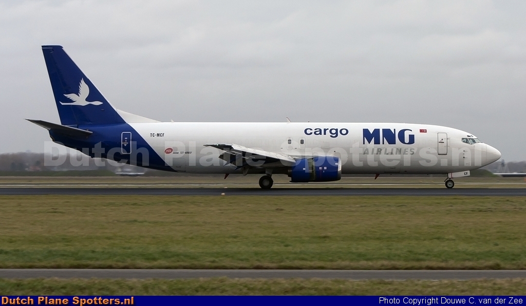 TC-MCF Boeing 737-400 MNG Airlines by Douwe C. van der Zee
