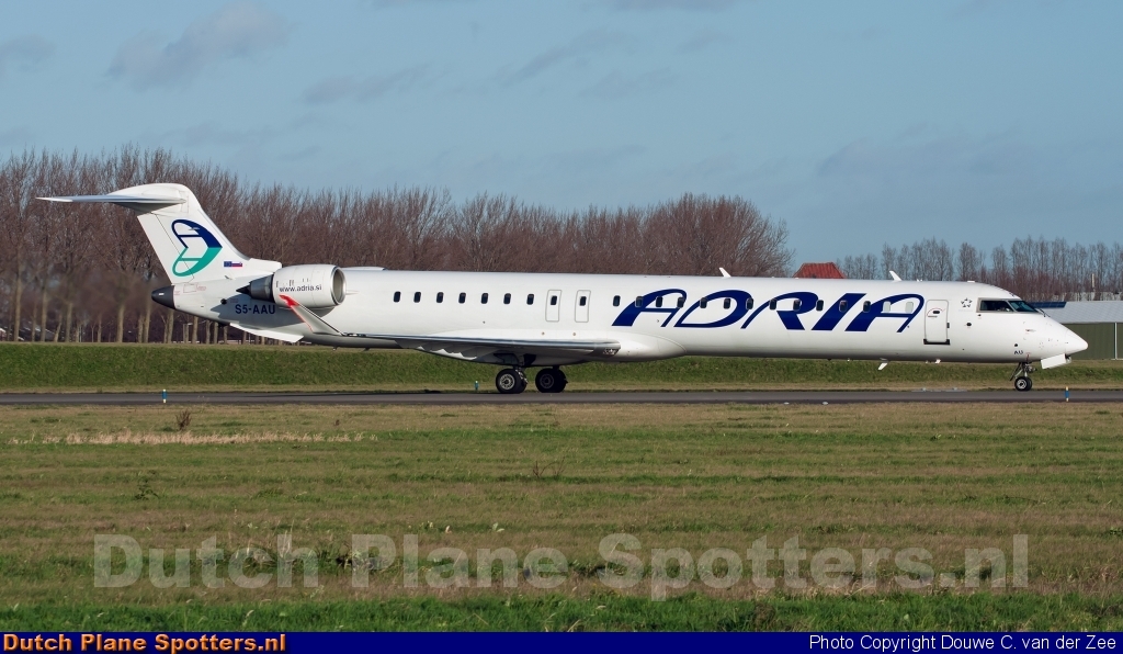 S5-AAU Bombardier Canadair CRJ900 Adria Airways by Douwe C. van der Zee