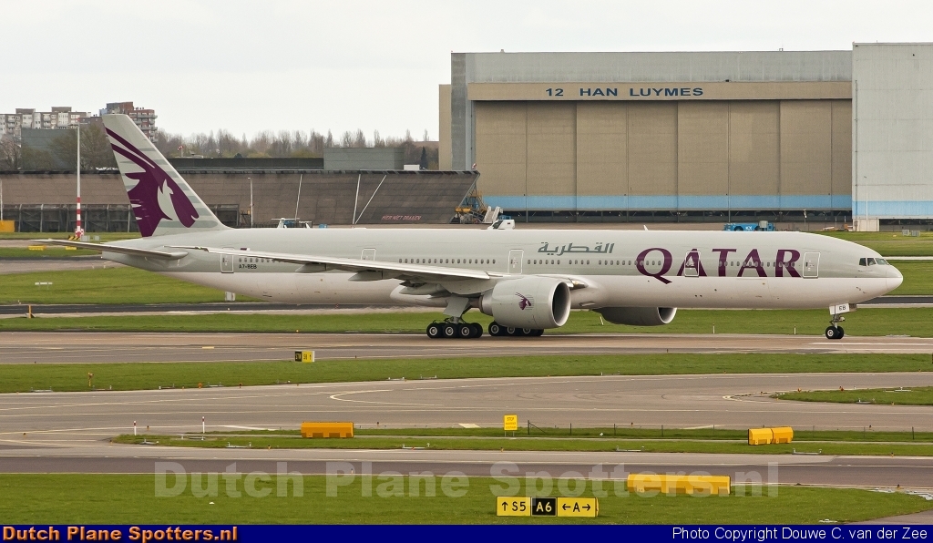 A7-BEB Boeing 777-300 Qatar Airways by Douwe C. van der Zee