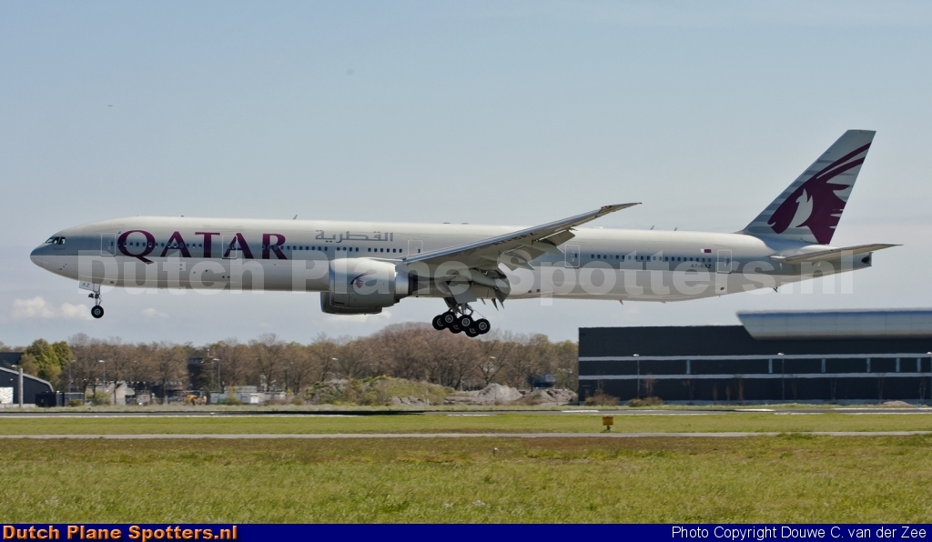 A7-BAZ Boeing 777-300 Qatar Airways by Douwe C. van der Zee