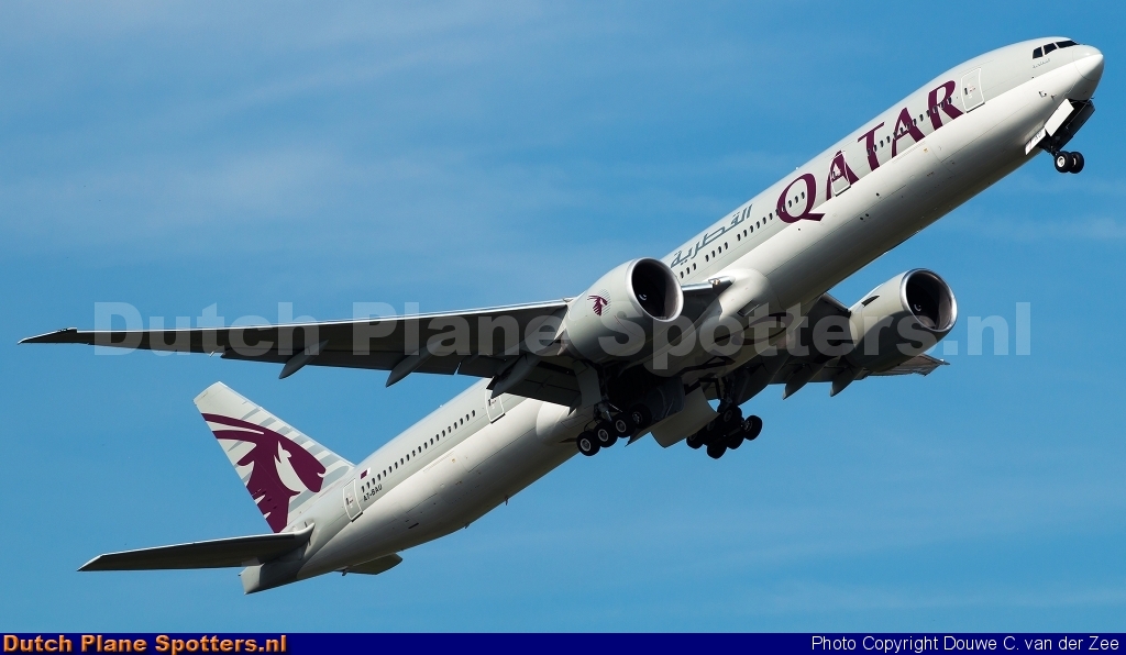A7-BAU Boeing 777-300 Qatar Airways by Douwe C. van der Zee