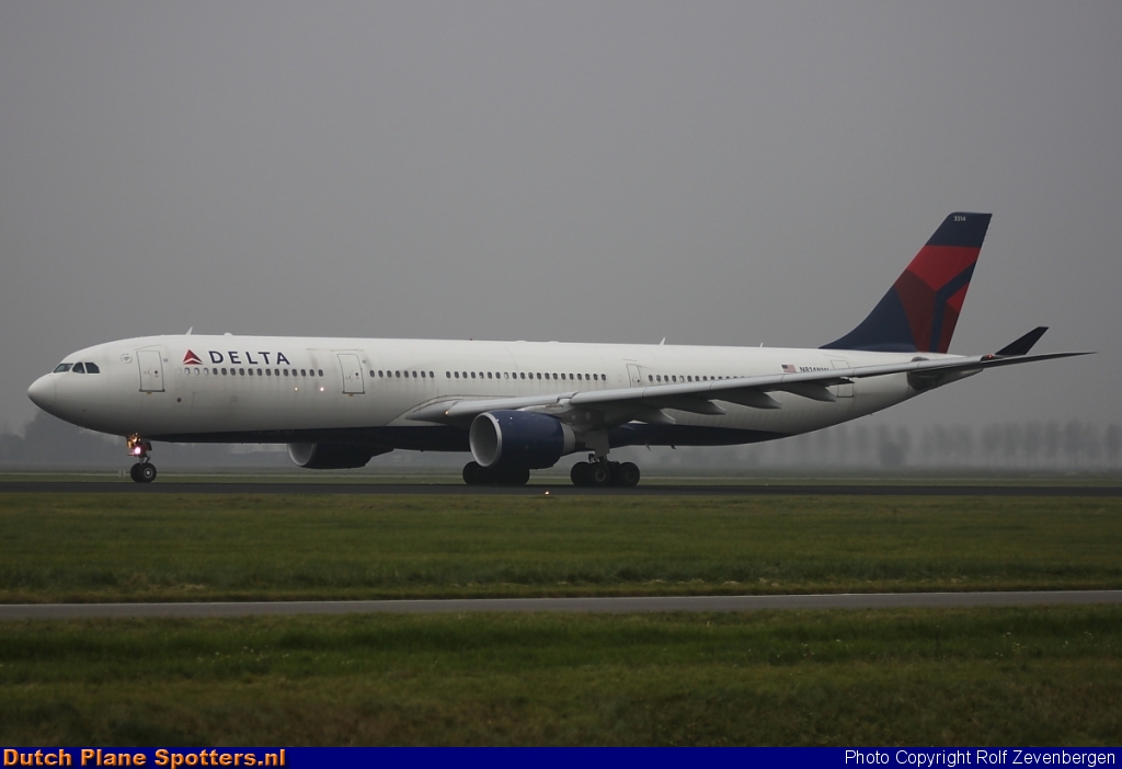 N814NW Airbus A330-300 Delta Airlines by Rolf Zevenbergen