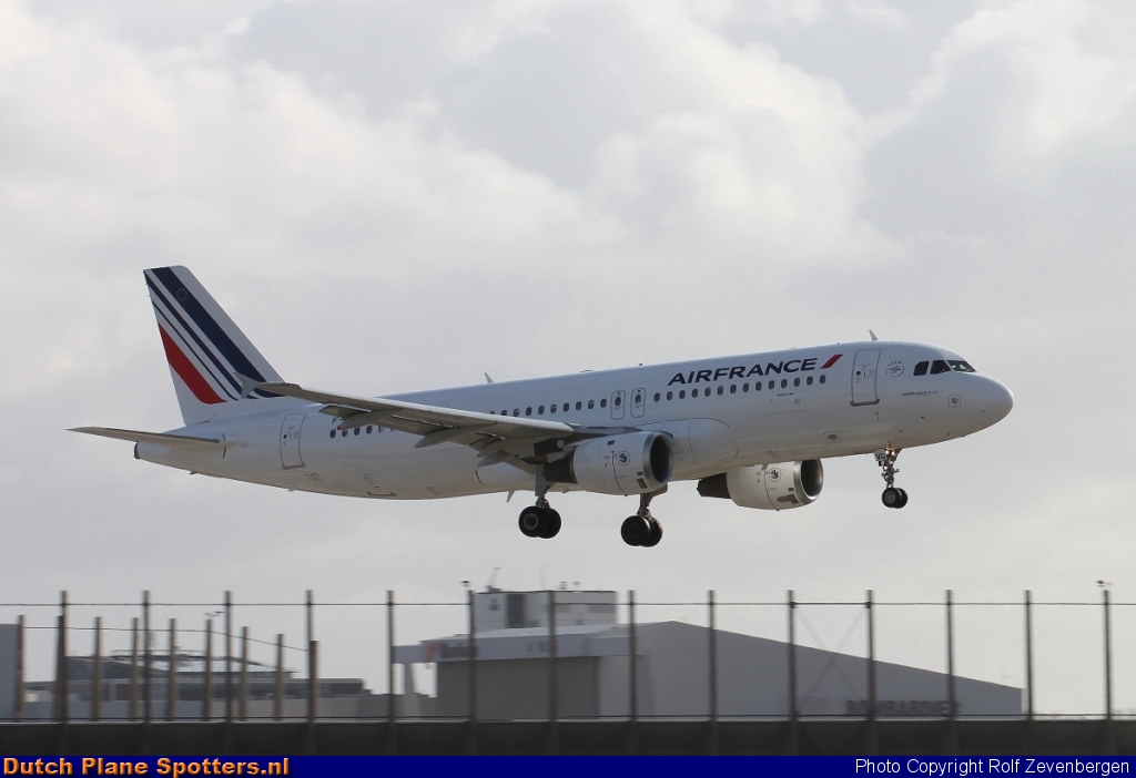 F-GJVG Airbus A320 Air France by Rolf Zevenbergen