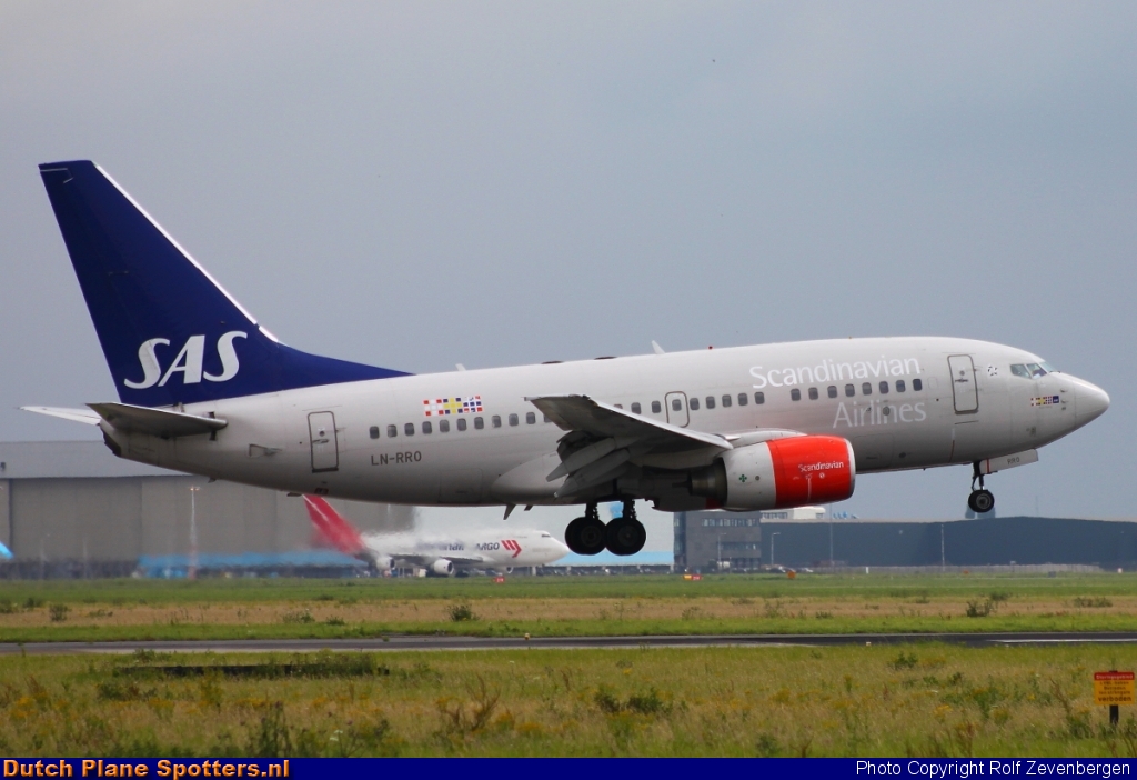 LN-RRO Boeing 737-600 SAS Scandinavian Airlines by Rolf Zevenbergen