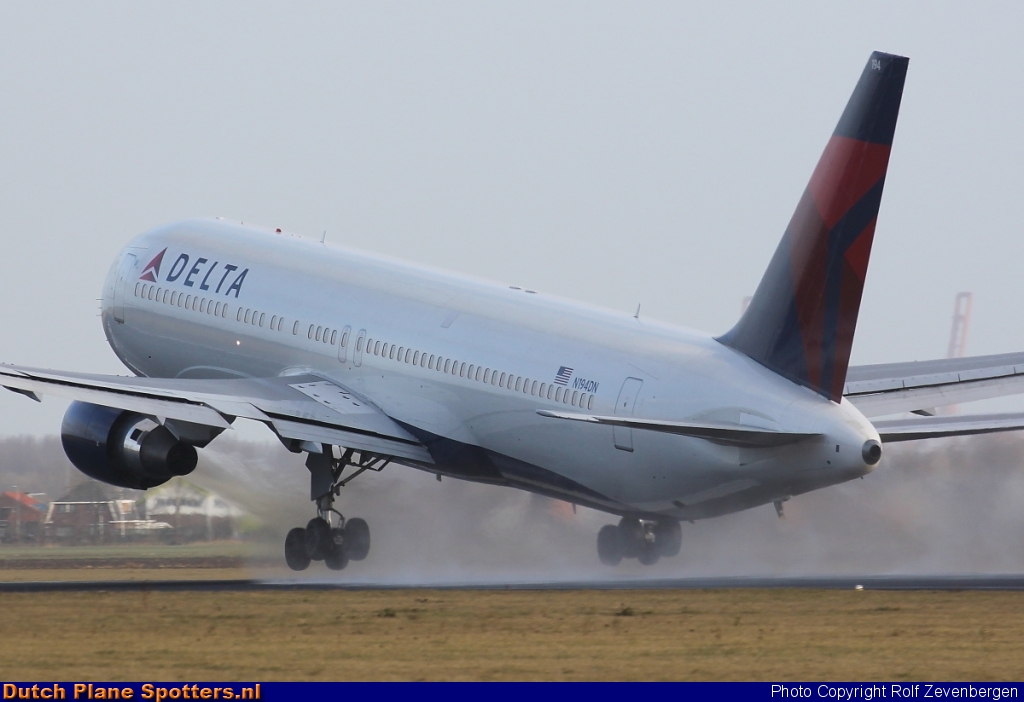 N194DN Boeing 767-300 Delta Airlines by Rolf Zevenbergen