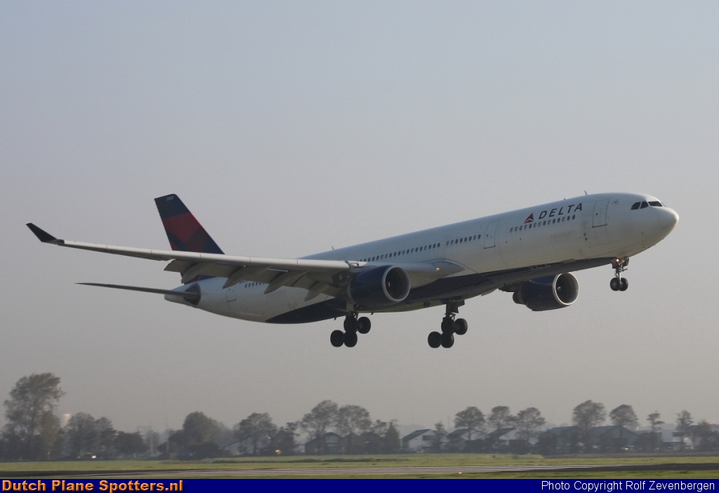 N805NW Airbus A330-300 Delta Airlines by Rolf Zevenbergen