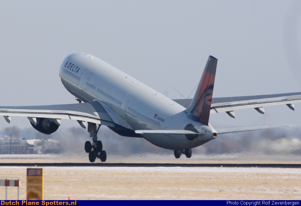 N809NW Airbus A330-300 Delta Airlines by Rolf Zevenbergen