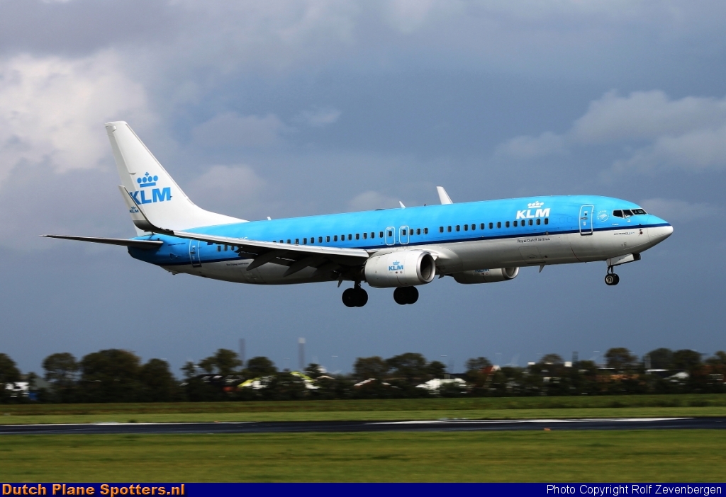 PH-BXG Boeing 737-800 KLM Royal Dutch Airlines by Rolf Zevenbergen