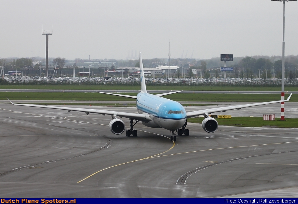 PH-AOH Airbus A330-200 KLM Royal Dutch Airlines by Rolf Zevenbergen