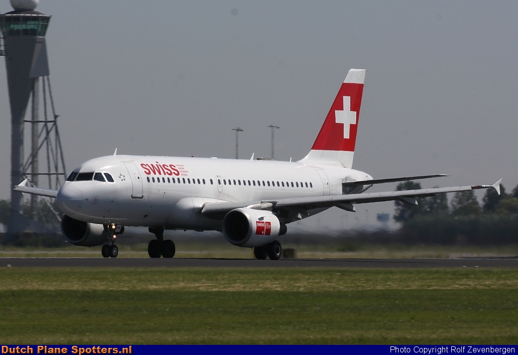 HB-IPY Airbus A319 Swiss International Air Lines by Rolf Zevenbergen