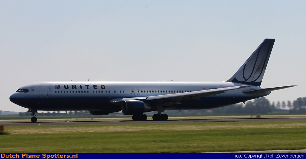 N646UA Boeing 767-300 United Airlines by Rolf Zevenbergen
