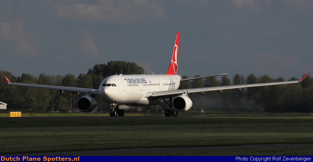 TC-JNH Airbus A330-300 Turkish Airlines by Rolf Zevenbergen