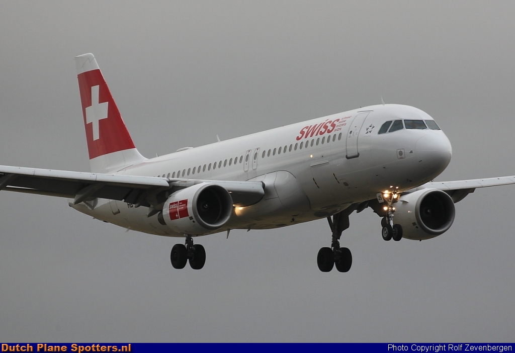 HB-IJS Airbus A320 Swiss International Air Lines by Rolf Zevenbergen