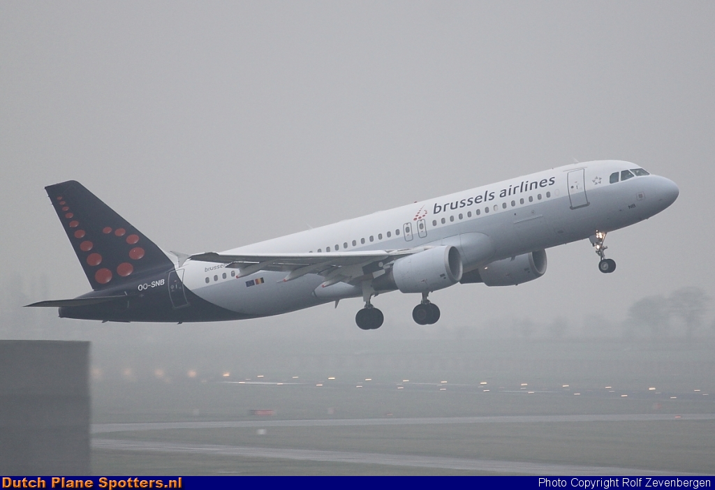OO-SNB Airbus A320 Brussels Airlines by Rolf Zevenbergen