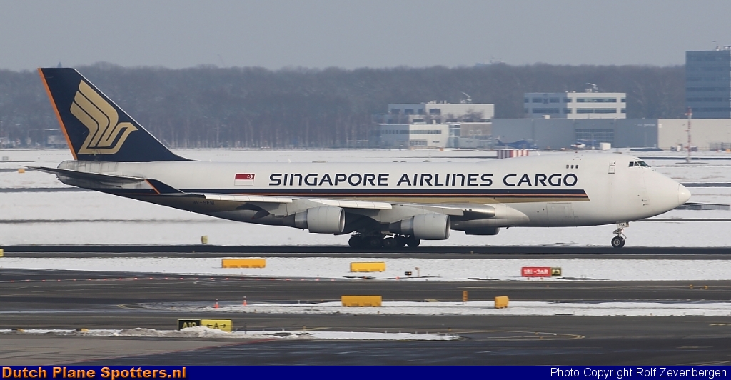 9V-SFM Boeing 747-400 Singapore Airlines Cargo by Rolf Zevenbergen