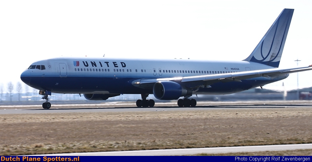 N642UA Boeing 767-300 United Airlines by Rolf Zevenbergen