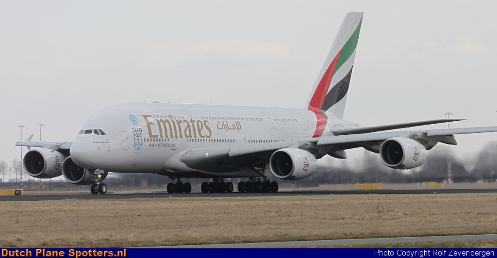 A6-EDV Airbus A380-800 Emirates by Rolf Zevenbergen