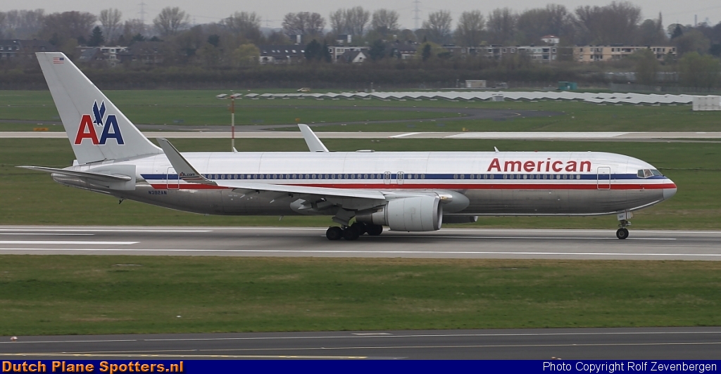 N392AN Boeing 767-300 American Airlines by Rolf Zevenbergen
