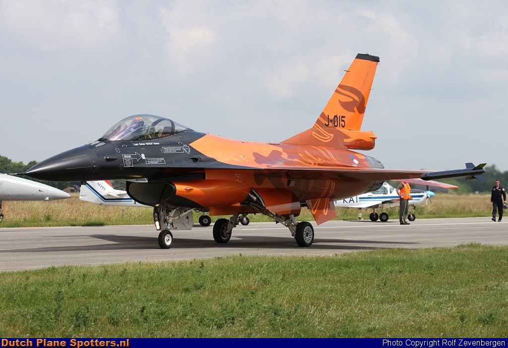 J-015 General Dynamics F-16 Fighting Falcon MIL - Dutch Royal Air Force by Rolf Zevenbergen