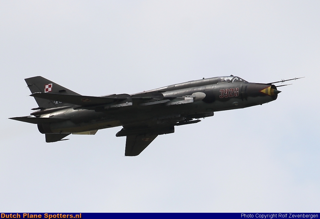 3920 Sukhoi Su-22 Fitter MIL - Polish Air Force by Rolf Zevenbergen
