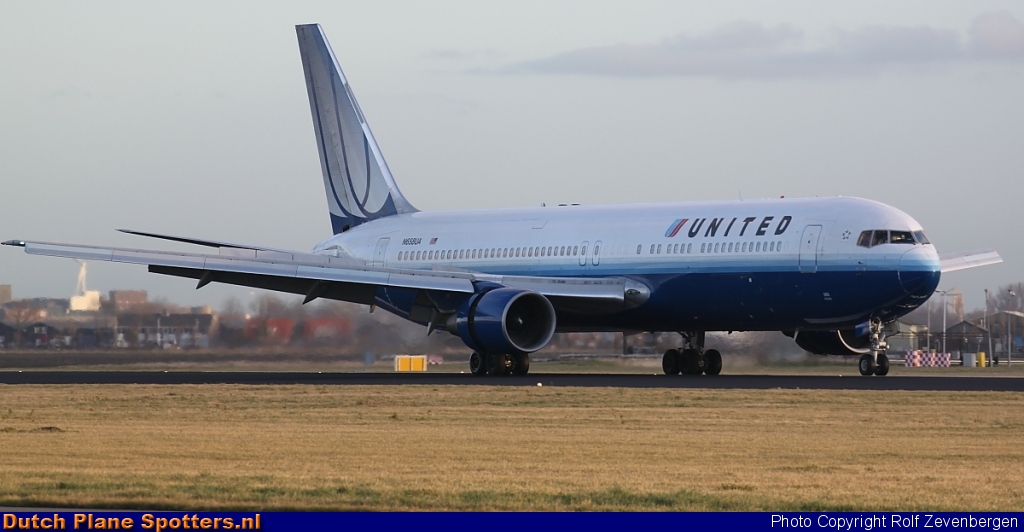 N658UA Boeing 767-300 United Airlines by Rolf Zevenbergen
