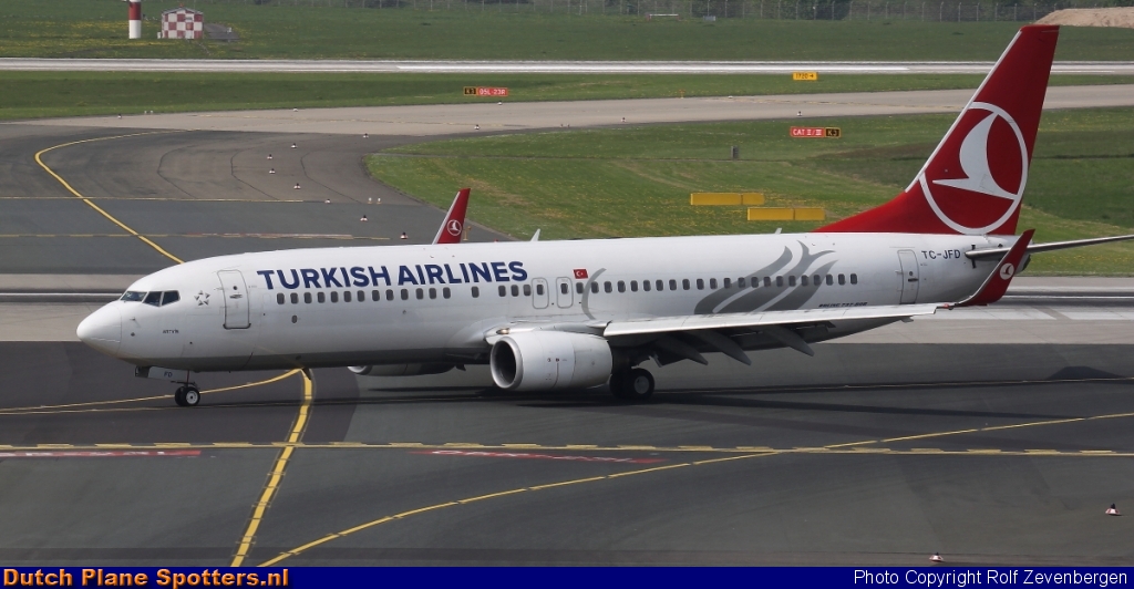 TC-JFD Boeing 737-800 Turkish Airlines by Rolf Zevenbergen