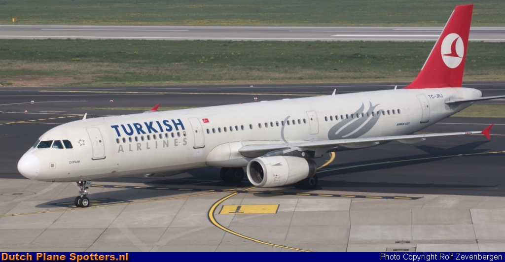 TC-JRJ Airbus A321 Turkish Airlines by Rolf Zevenbergen