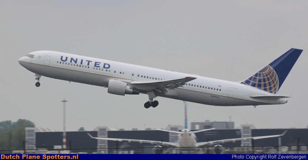 N649UA Boeing 767-300 United Airlines by Rolf Zevenbergen