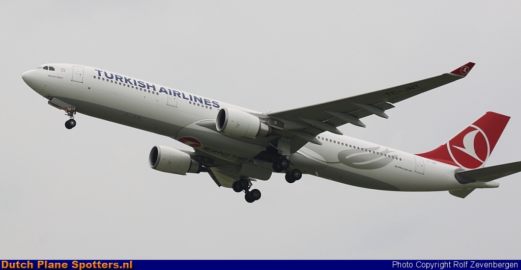 TC-JNT Airbus A330-300 Turkish Airlines by Rolf Zevenbergen