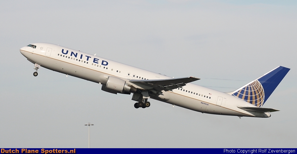 N641UA Boeing 767-300 United Airlines by Rolf Zevenbergen