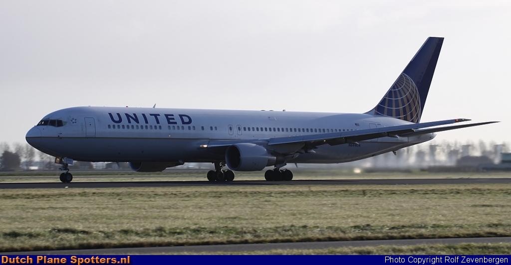 N644UA Boeing 767-300 United Airlines by Rolf Zevenbergen
