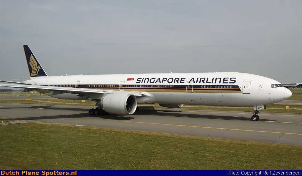 9V-SWO Boeing 777-300 Singapore Airlines by Rolf Zevenbergen