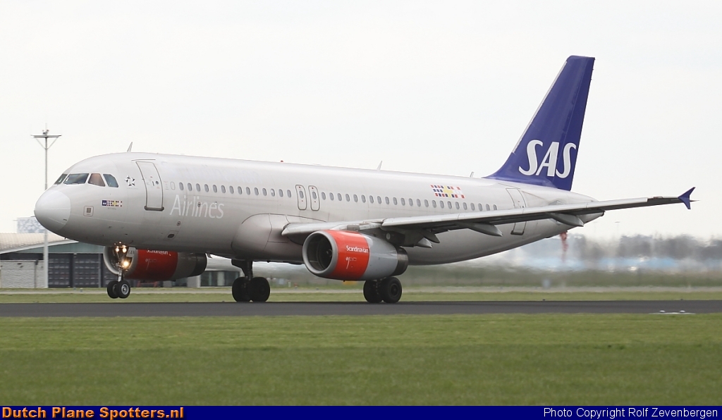 OY-KAN Airbus A320 SAS Scandinavian Airlines by Rolf Zevenbergen