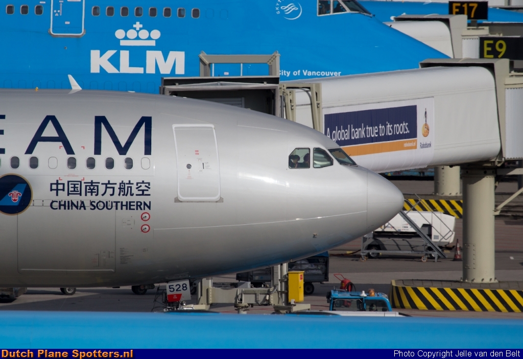 B-6528 Airbus A330-200 China Southern by Jelle van den Belt