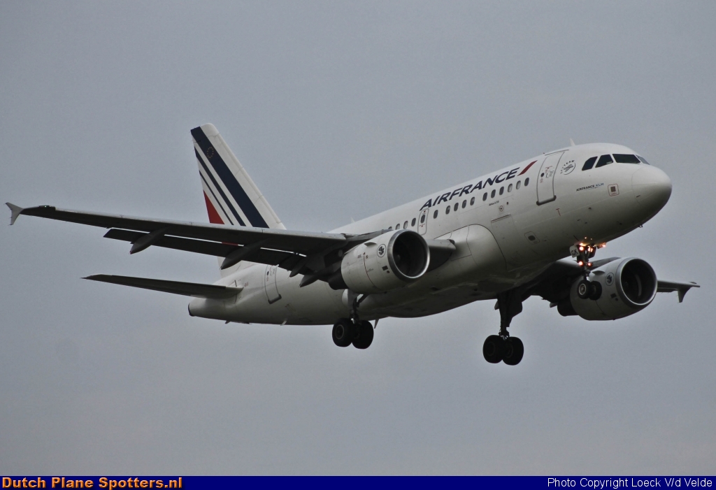 F-GUGK Airbus A318 Air France by Loeck V/d Velde