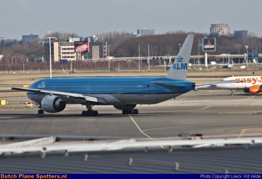 PH-BVI Boeing 777-300 KLM Royal Dutch Airlines by Loeck V/d Velde