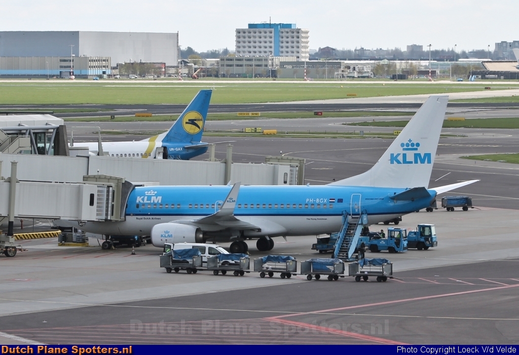 PH-BGX Boeing 737-700 KLM Royal Dutch Airlines by Loeck V/d Velde