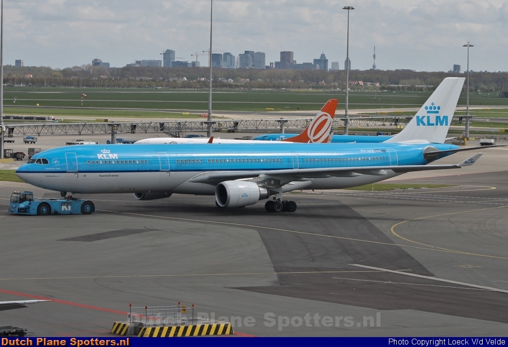 PH-AKB Airbus A330-300 KLM Royal Dutch Airlines by Loeck V/d Velde