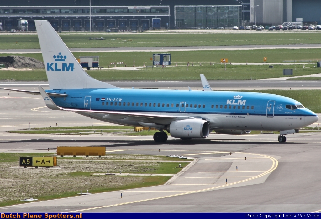 PH-BGW Boeing 737-700 KLM Royal Dutch Airlines by Loeck V/d Velde
