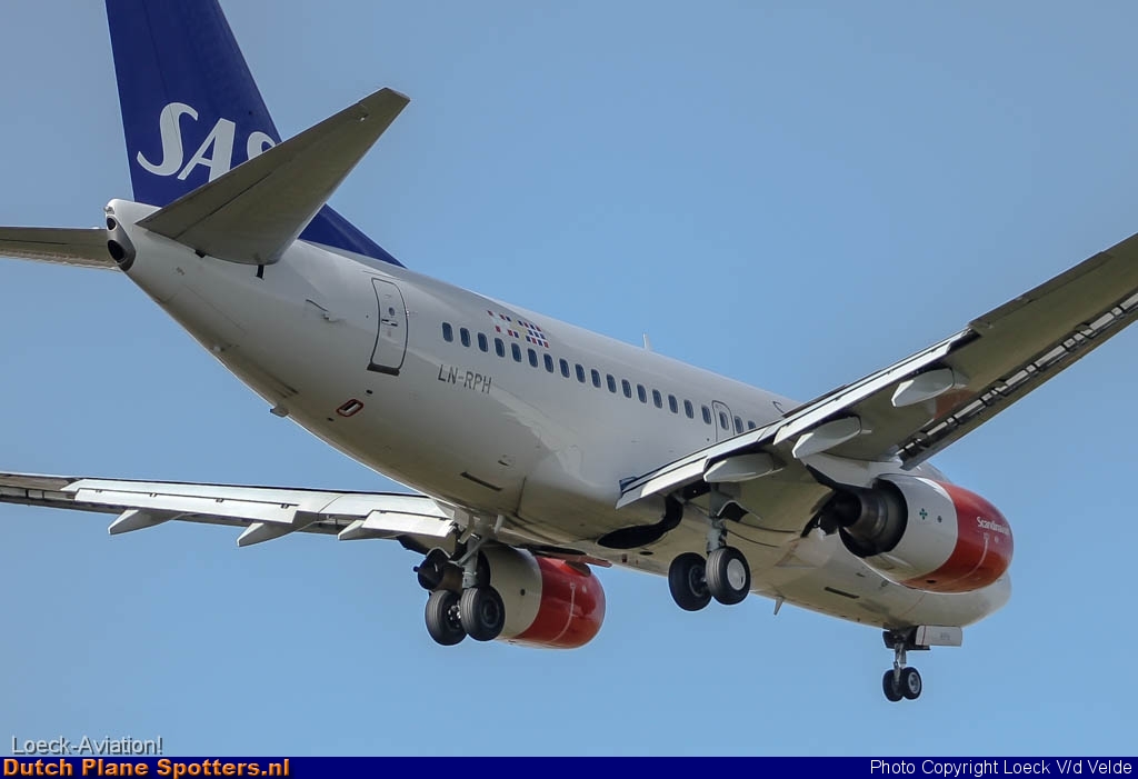 LN-RPH Boeing 737-600 SAS Scandinavian Airlines by Loeck V/d Velde