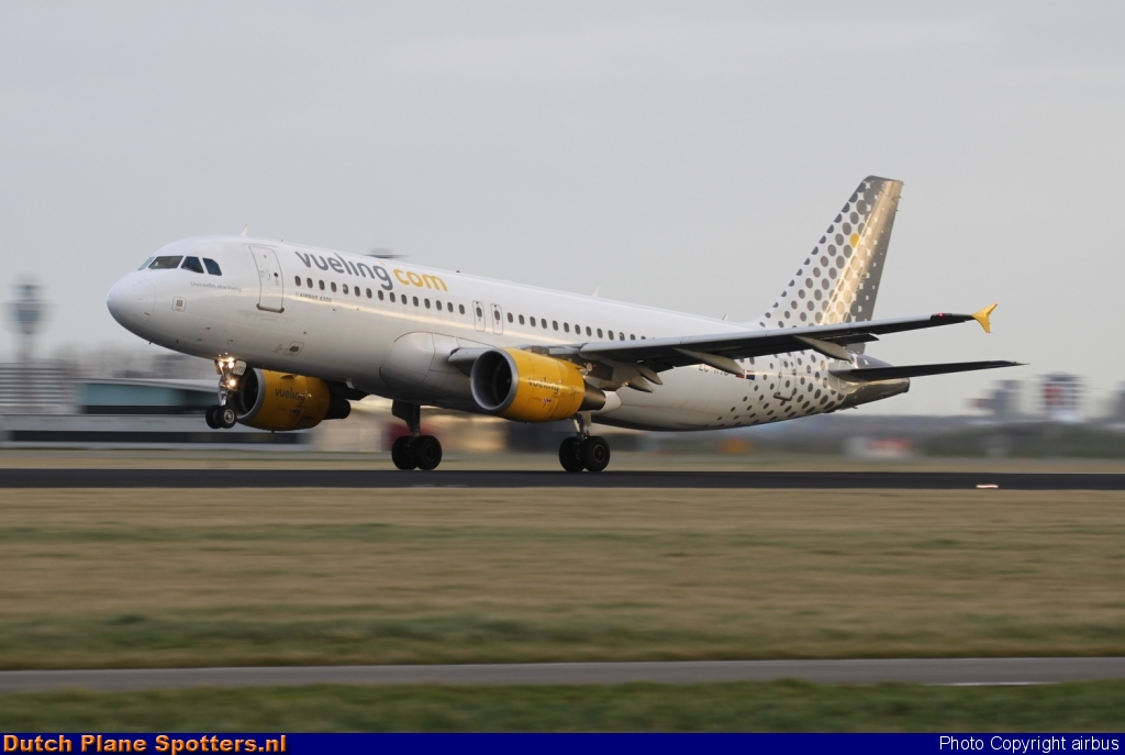 EC-HTD Airbus A320 Vueling.com by airbus
